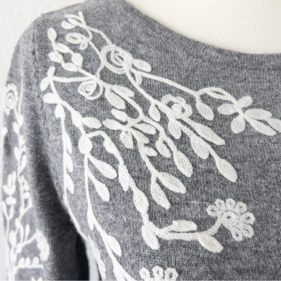 Rain + Rose Gray Embroidered‎ Floral Angora Sweater Size Small - Picture 7 of 10